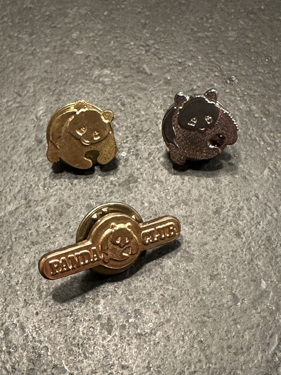Plaketten & Abzeichen: 3 Panda Pins, 80er Jahre – Neu (gemäss Beschreibung) aus Oberwil BL von orsay 1