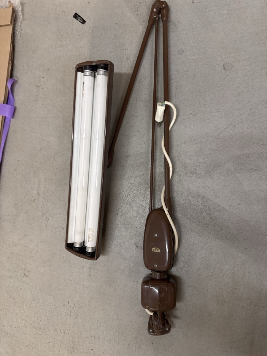 Lampade: Braune mit 2 Leuchtstoffröhren, Vintag – Usato da Basel venduto da par_88bb