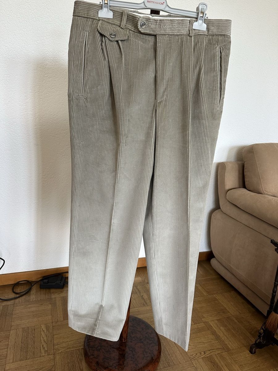 Completi: Completo uomo  in velluto a coste, beige chiaro – Usato da Cureglia venduto da myr_9v25 5