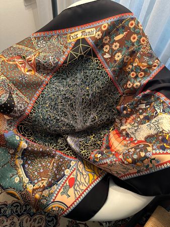 Hermes Seidentuch Axis Mundi