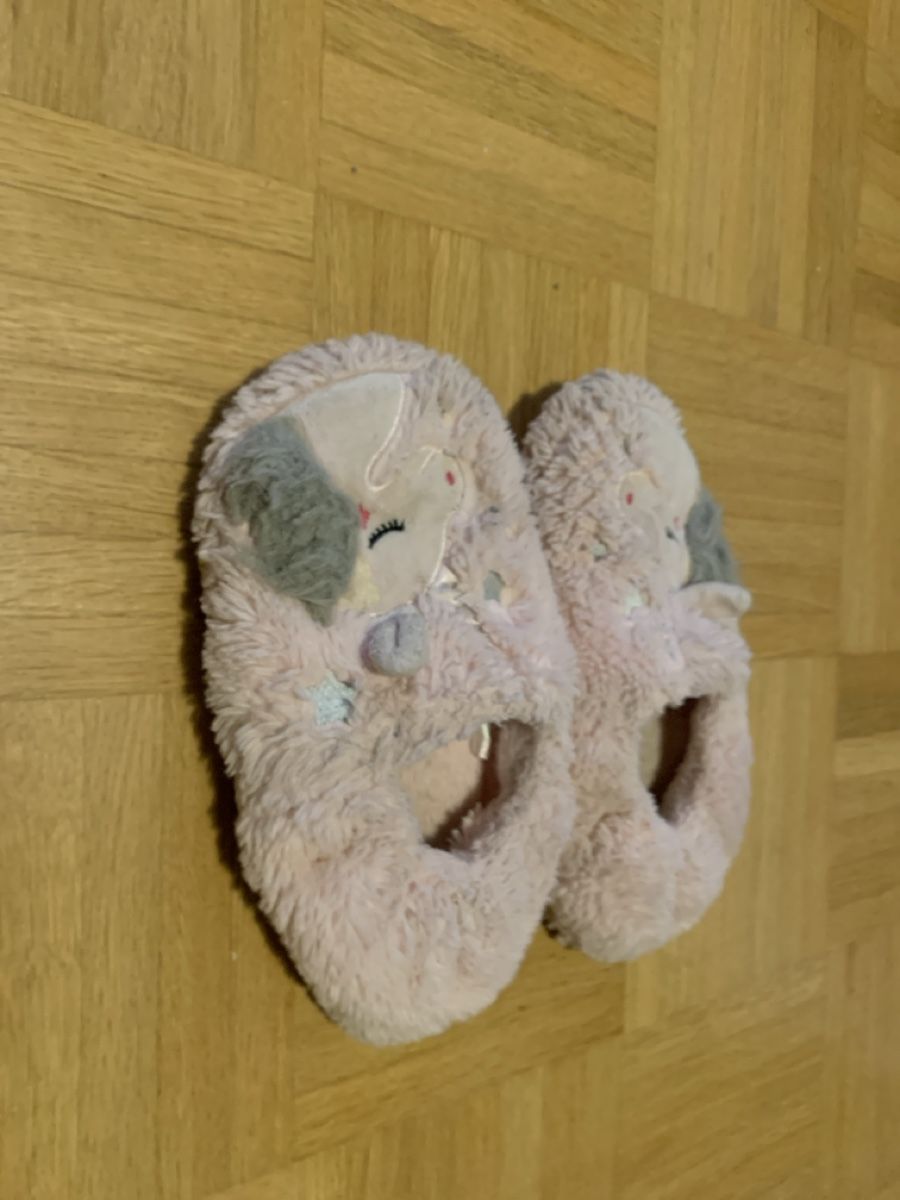 Scarpe per ragazze: Plüsch Hausschuhe Einhorn Design rosa – Usato da Adligenswil venduto da mirkolini 1