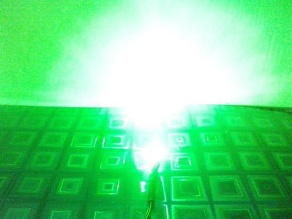 Componenti elettronici: Blink-LED grün 5mm verkabelt – Nuovo (secondo la descrizione) da Luzern venduto da Salefactory