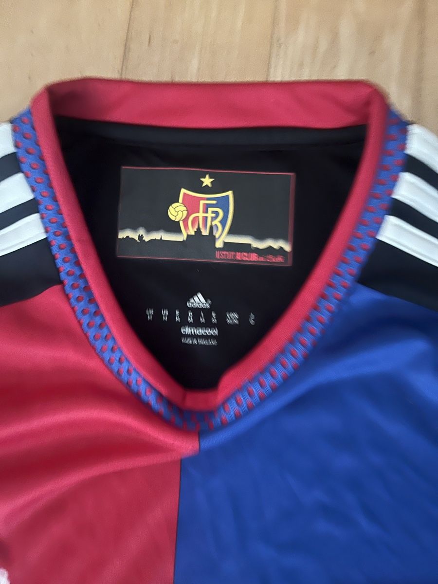 Canottiere & Pantaloni: Fussballtrikot FCBASEL Größe M – Usato da Allschwil venduto da Manolictus 1