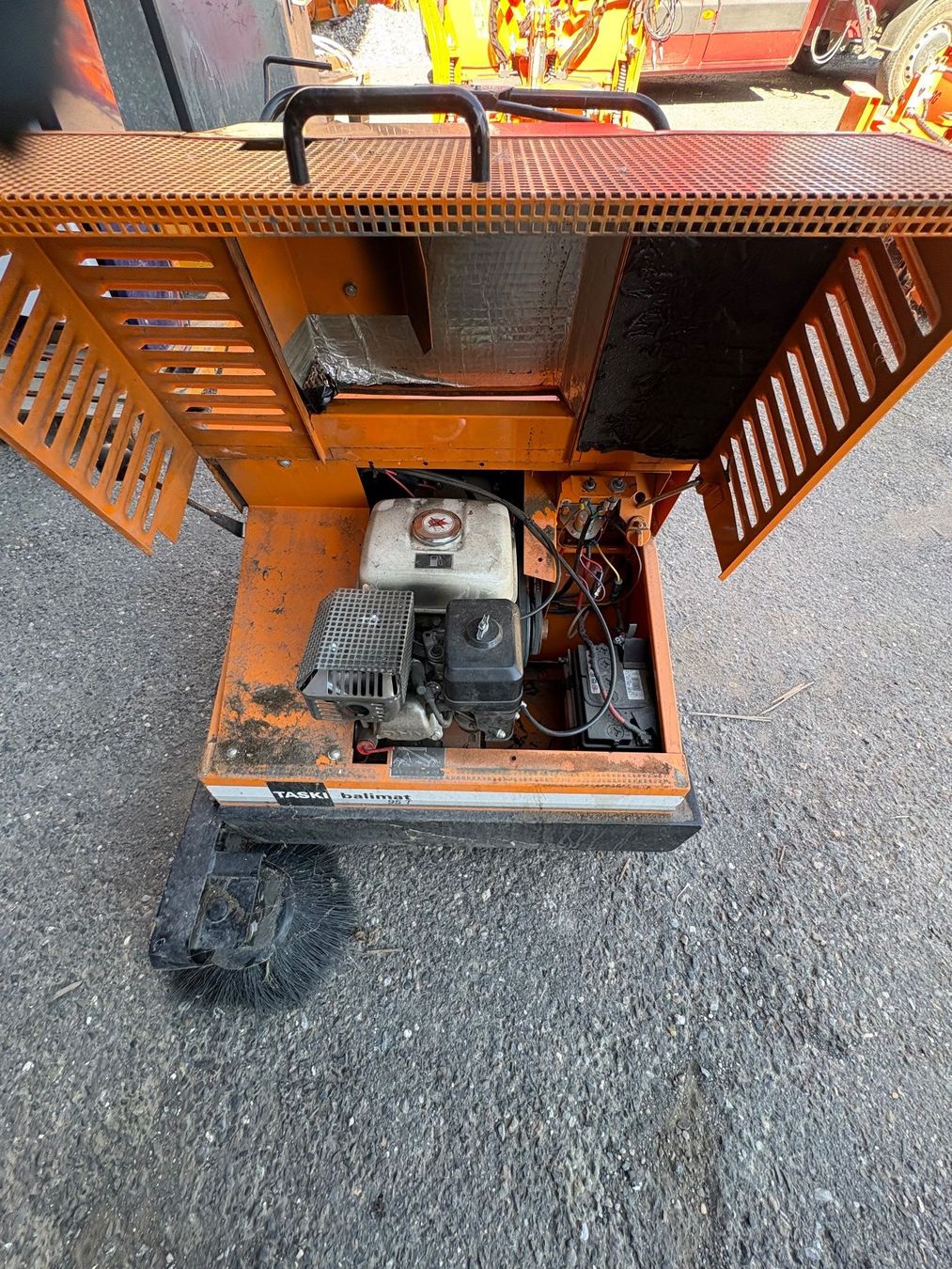 Tutte le macchine: Wieschmaschine TASKI balimat 95T – Difettoso da Haag (Rheintal) venduto da Olimann83 7