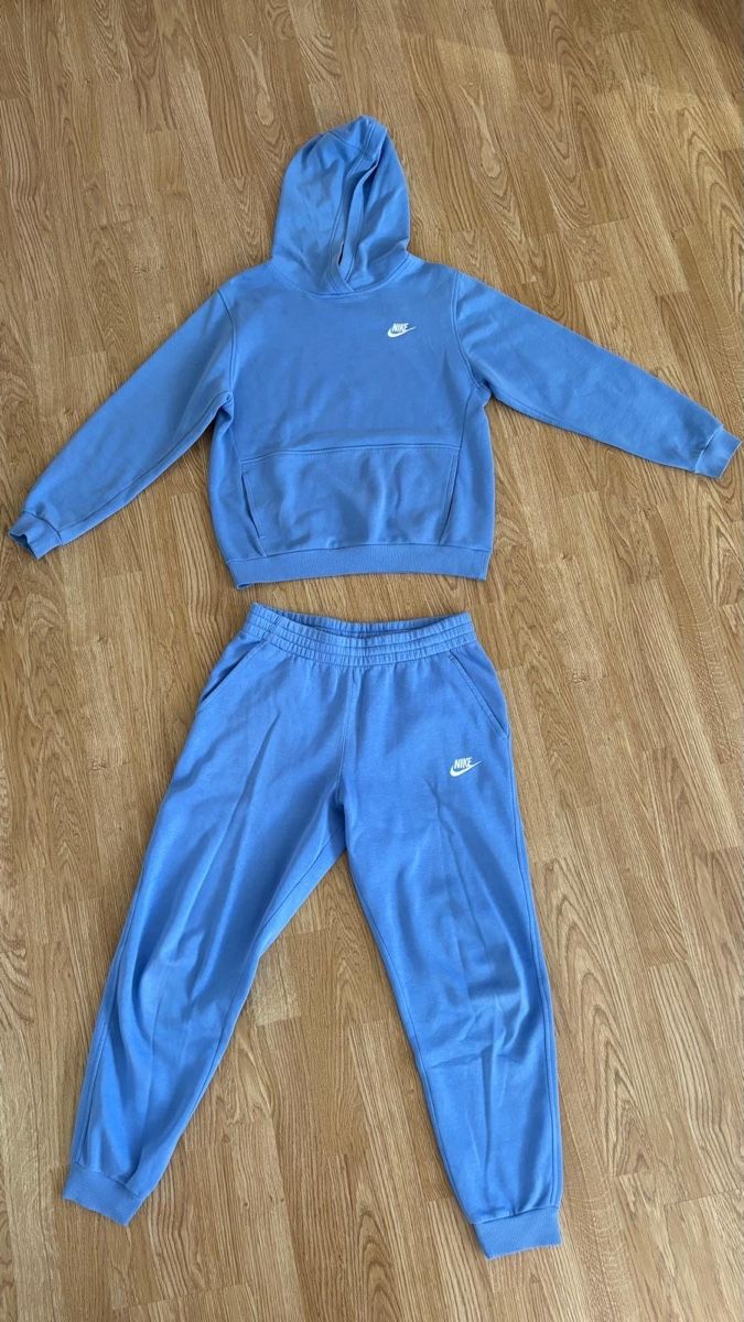 Nike Anzüge: Nike Trainingsanzug blau - Kinder – Gebraucht aus Niederuzwil von Michelita