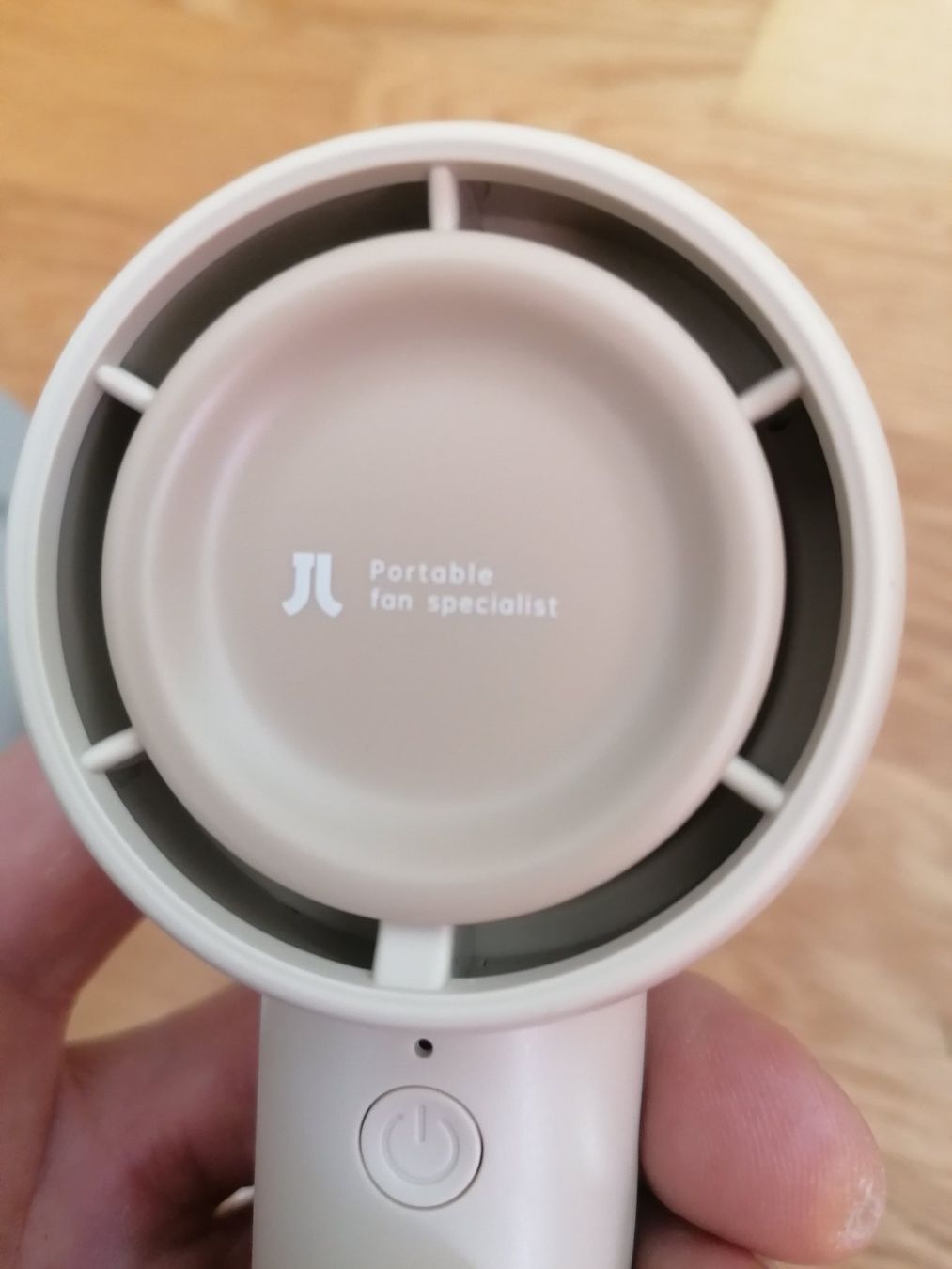 Ventilatori: Hand Ventilator-Creme Farben-Neu – Nuovo e nell'imballaggio originale da Muri AG venduto da goodmood17 3