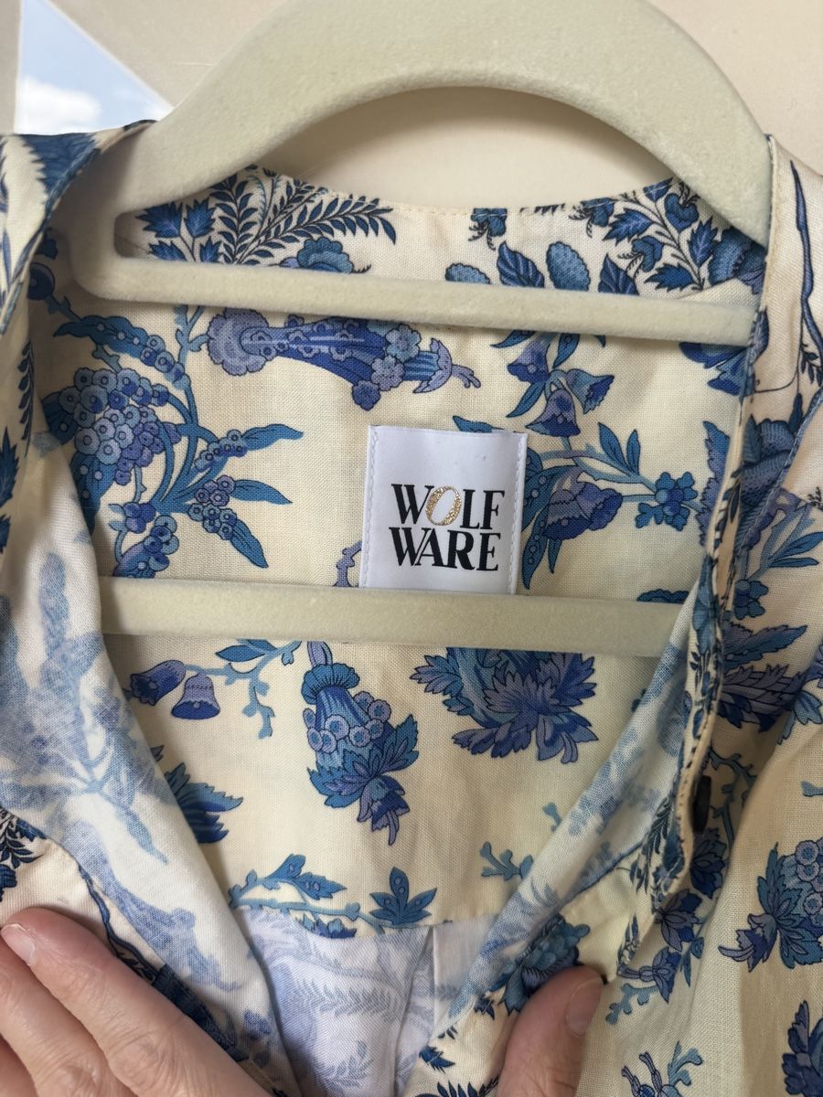 Camicette: Wolf Ware Floral Blouse | Size L | Cream/Blue – Usato da Basel venduto da car_9pp9 2