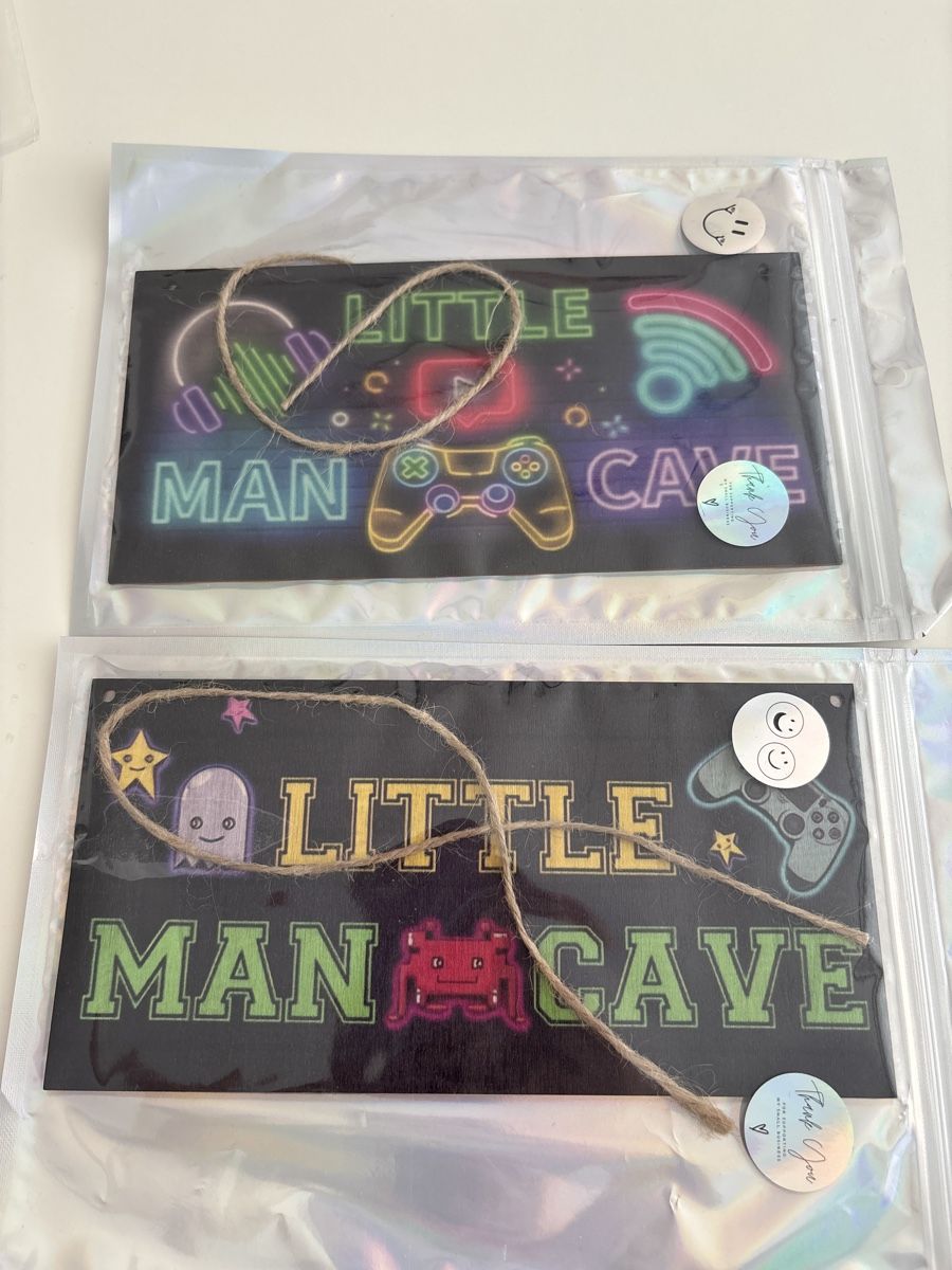 Insegne: 2x Little Man Cave signs – Nuovo e nell'imballaggio originale da Kerzers venduto da jas_c692