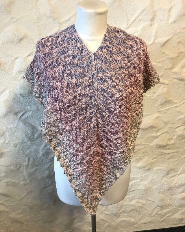 Altro in Moda donna: Poncho – Nuovo (secondo la descrizione) da Urnäsch venduto da pas_5r9c