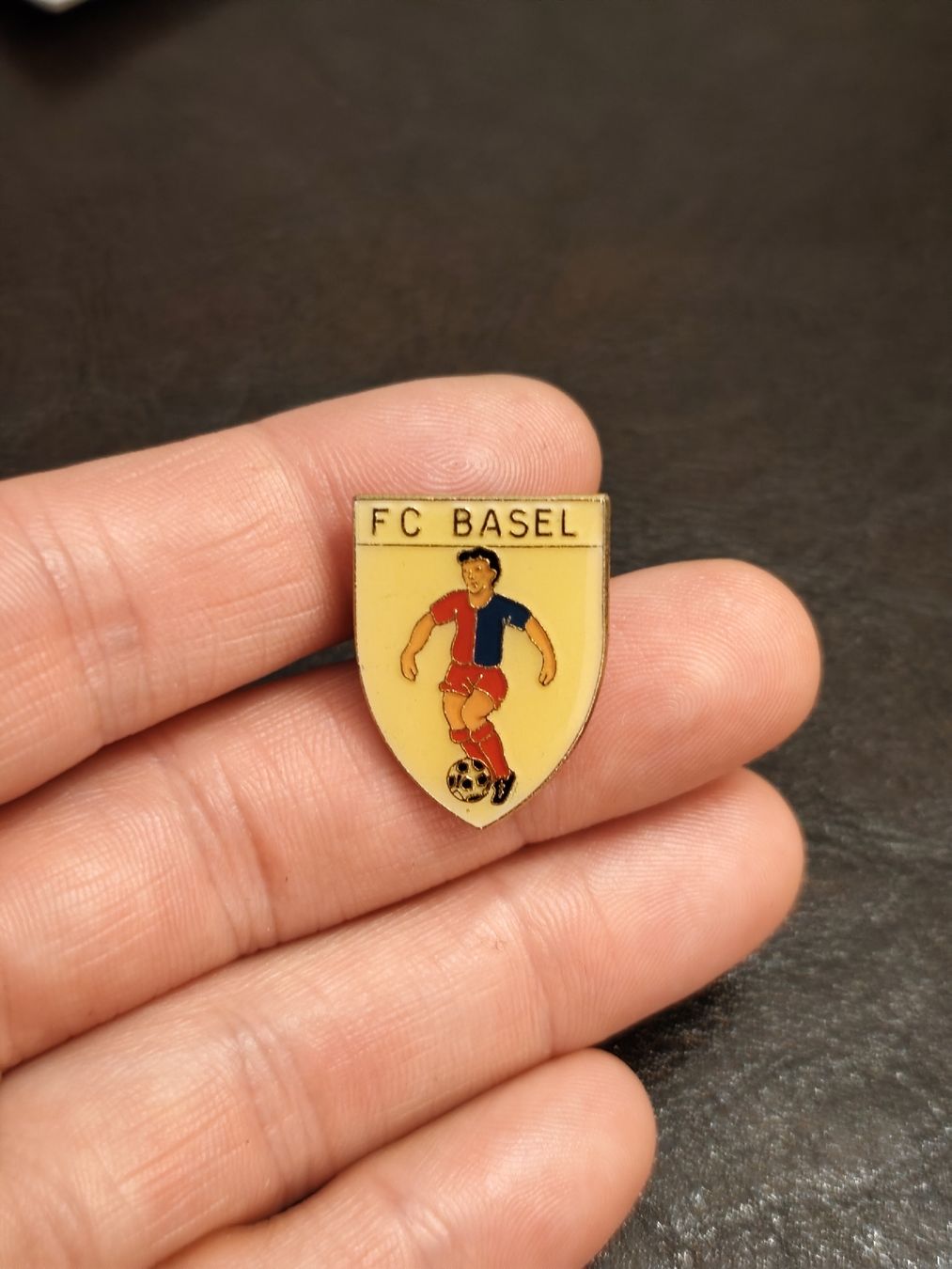 FC Basel Placchette & Badge: Ancien pins FC Basel – Usato da Moléson-s-Gruyères venduto da Greg2707 3