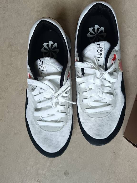 Scarpe da uomo: Nike Air Max Motif – Usato da Glattbrugg venduto da cam_wsk9 3