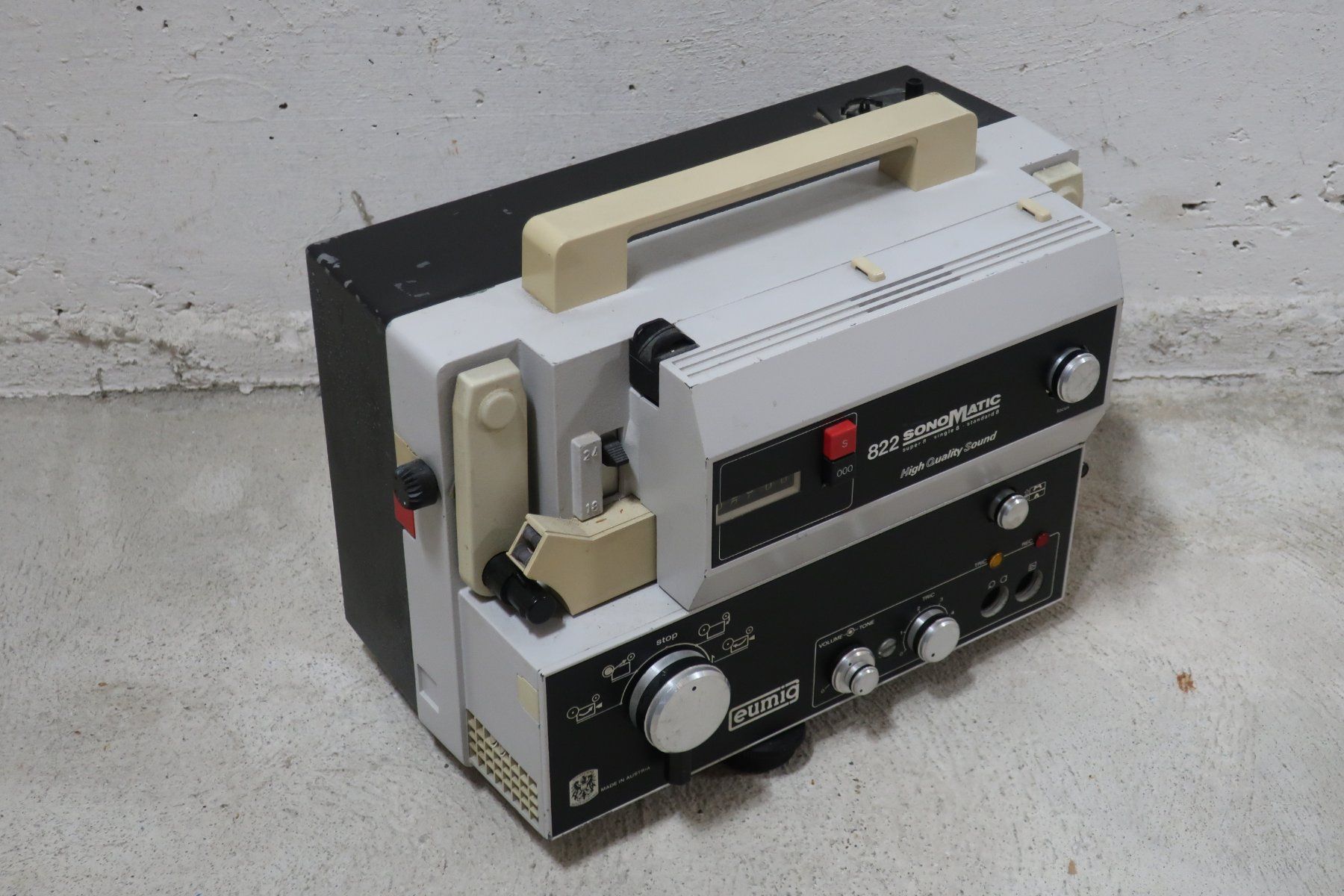 Home Cinema: JETZT Super 8 Projektor Eumig 822 Sonomatic Eupronet 15-30mm – Difettoso da Zürich venduto da dnk_nrd8 2