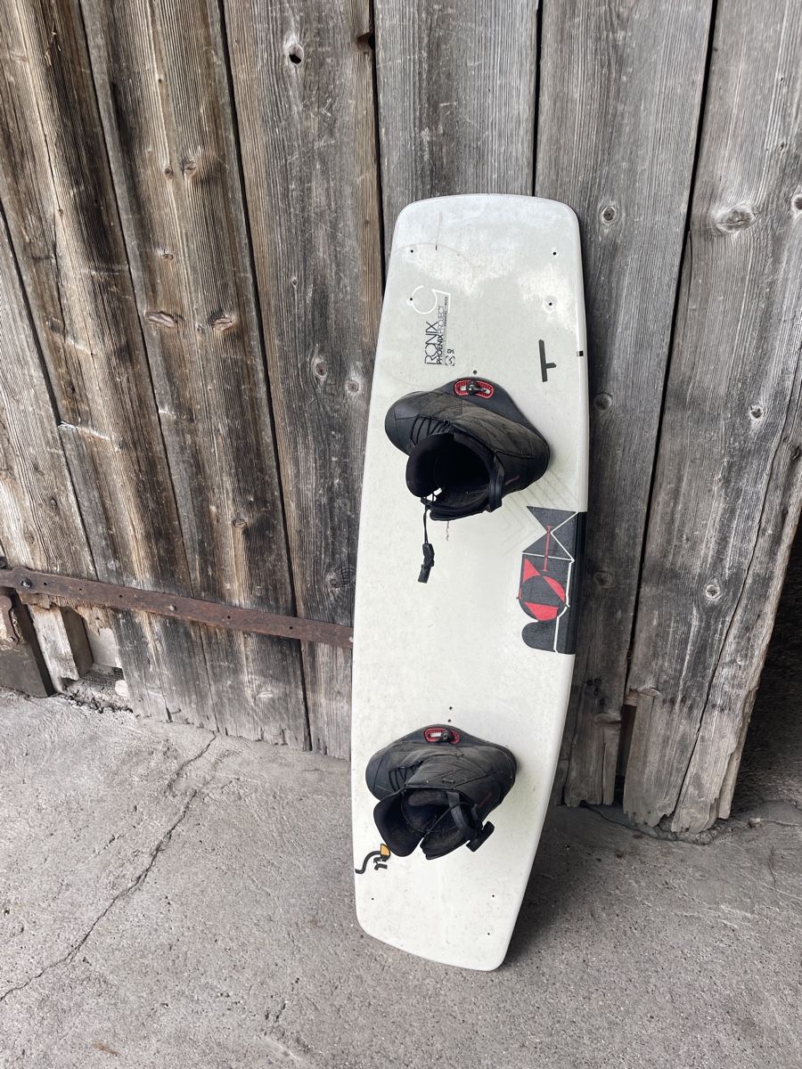 Tavole da surf e di nuoto: Ronix Phoenix Wakeboard mit Boots 142 – Usato da Bollingen venduto da makenschmuschki