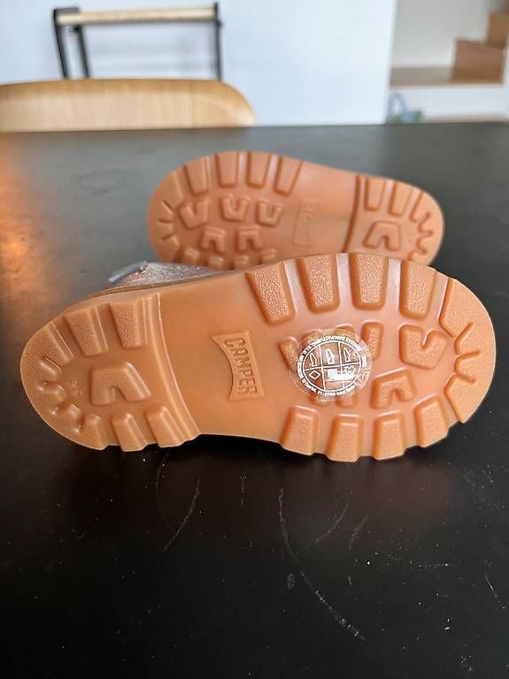 Camper Scarpe per ragazzi: Neue Winterschuhe Gr. 26 Camper – Usato da Solothurn venduto da janedevillaz 2