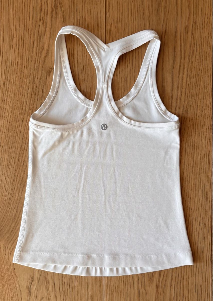 Lululemon Tops: white Lululemon top, size 0 – D'occasion à Kilchberg ZH par ben_pc68 1