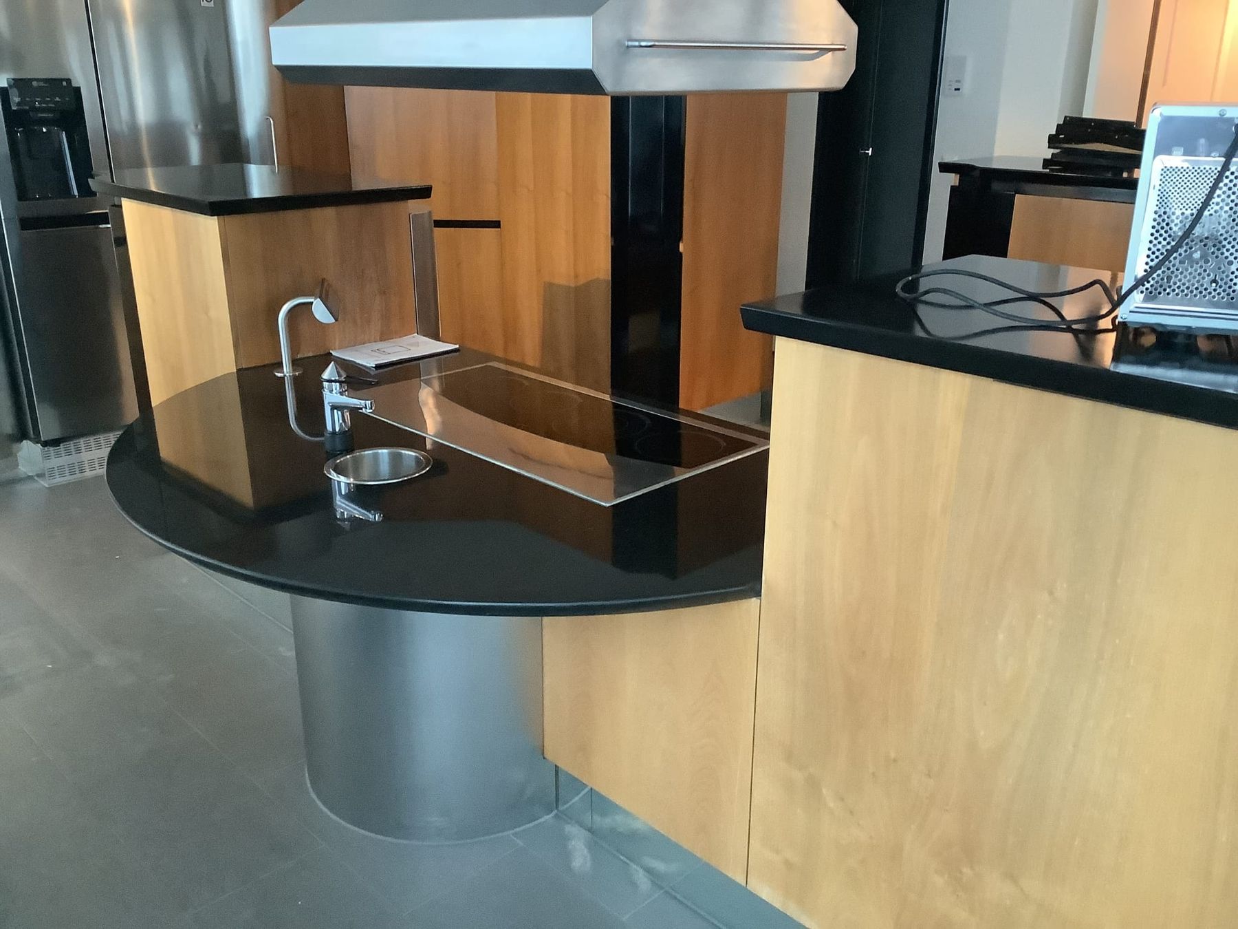 Cucine complete: Küche Designer Kirschbaum furniert – Usato da Ossingen venduto da Challenger74 7