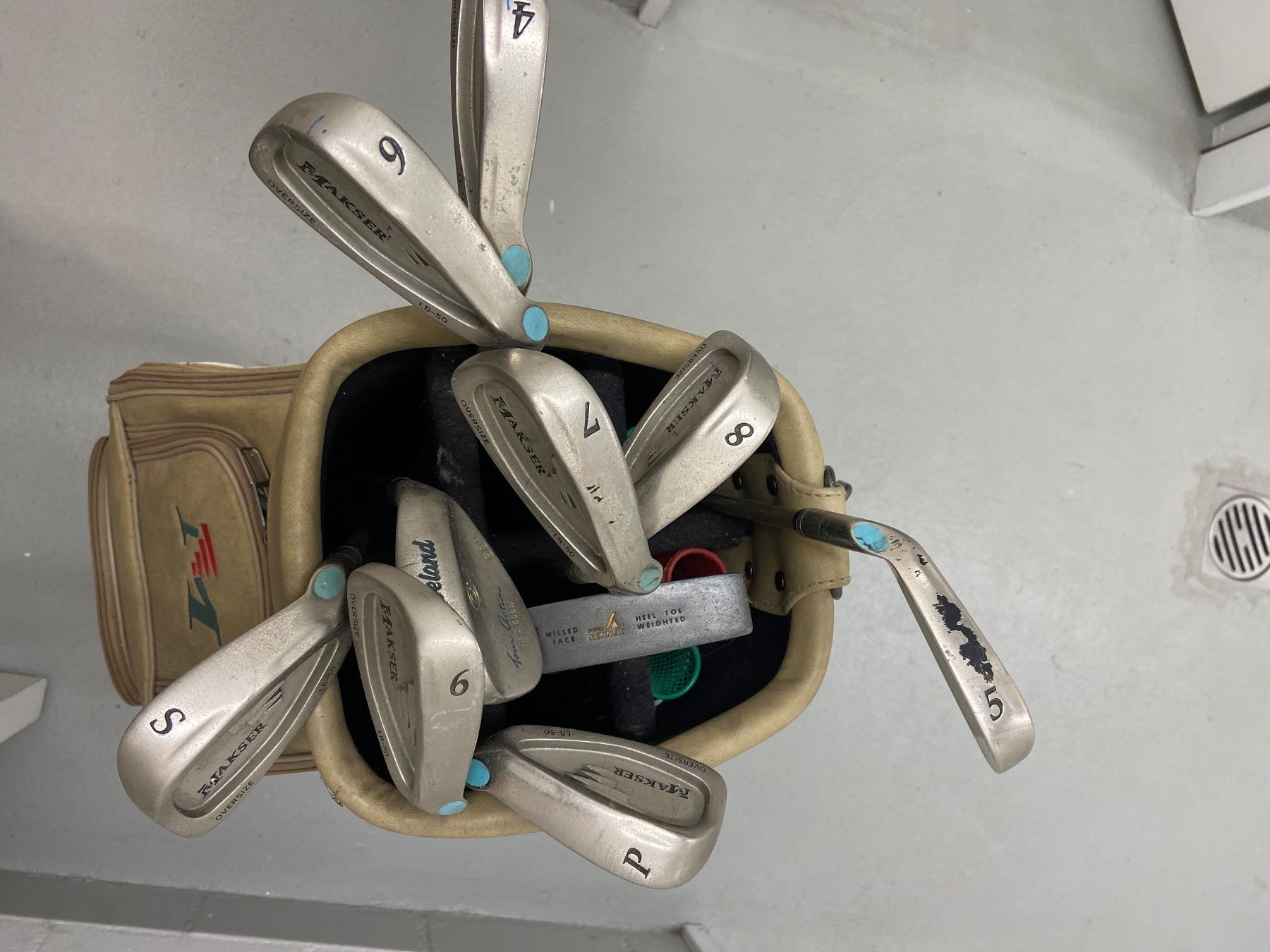 Clubs & Sets: Golfset inkl. Tasche, Bälle und Handschuhe – D'occasion à Unterengstringen par bar_rh5f 2