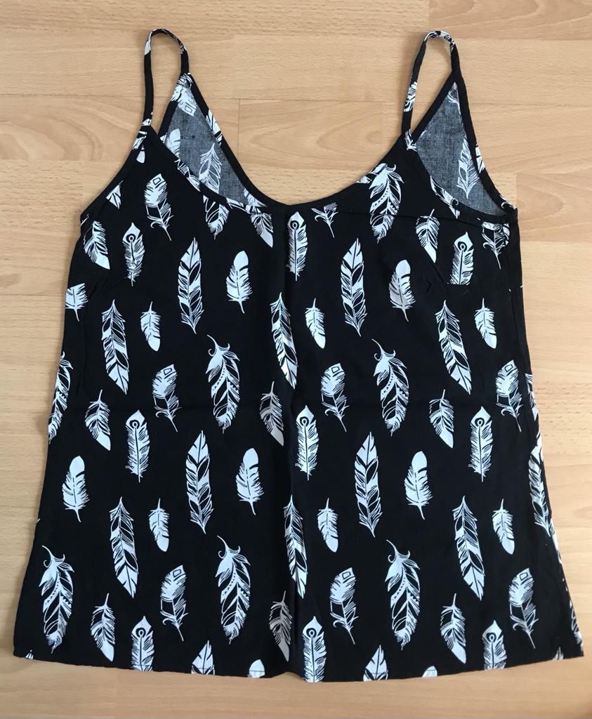 Tops: Top schwarz/weiss mit Federmuster – Gebraucht aus Biel/Bienne von SandraDG 1