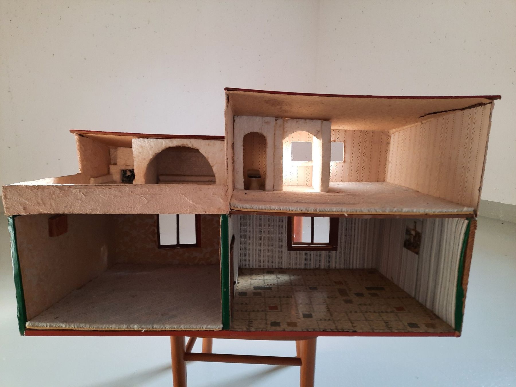 Case e mobili per bambole: altes Puppenhaus – Usato da Winterthur venduto da Namo1