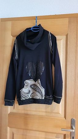 Desigual Hoodie/Pullover Schwarz mit Pailletten-Herz&Paisley