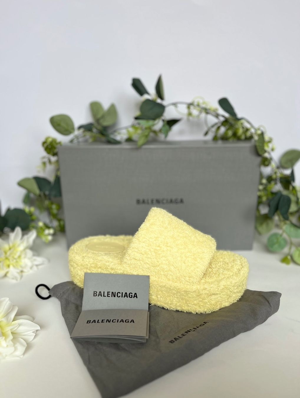 Balenciaga Scarpe da donna: BALENCIAGA YELLOW SANDALS FLIP FLOPS – Nuovo (secondo la descrizione) da Lausanne venduto da Sylvain_luxury 1
