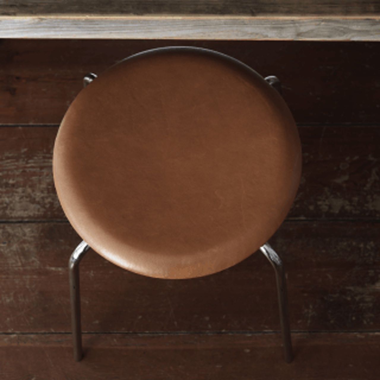 Fritz Hansen Sgabelli: Fritz Hansen Dot Hocker Leder – Usato da Luzern venduto da Bon_Voyage 6