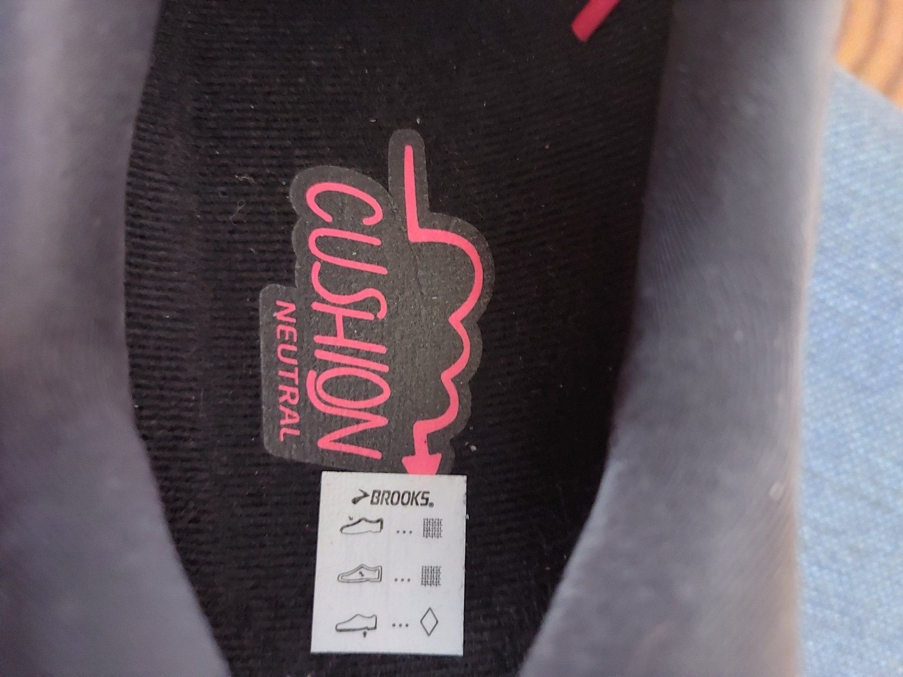 Brooks Scarpe da donna: BROOKES Laufschuh EUR 40,5 – Usato da Schötz venduto da Alesig71 4
