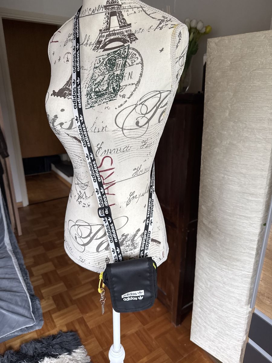 Adidas Borse: Adidas Umhängetasche/Handytasche  Neu – Nuovo (secondo la descrizione) da Vezia venduto da sidu03 1