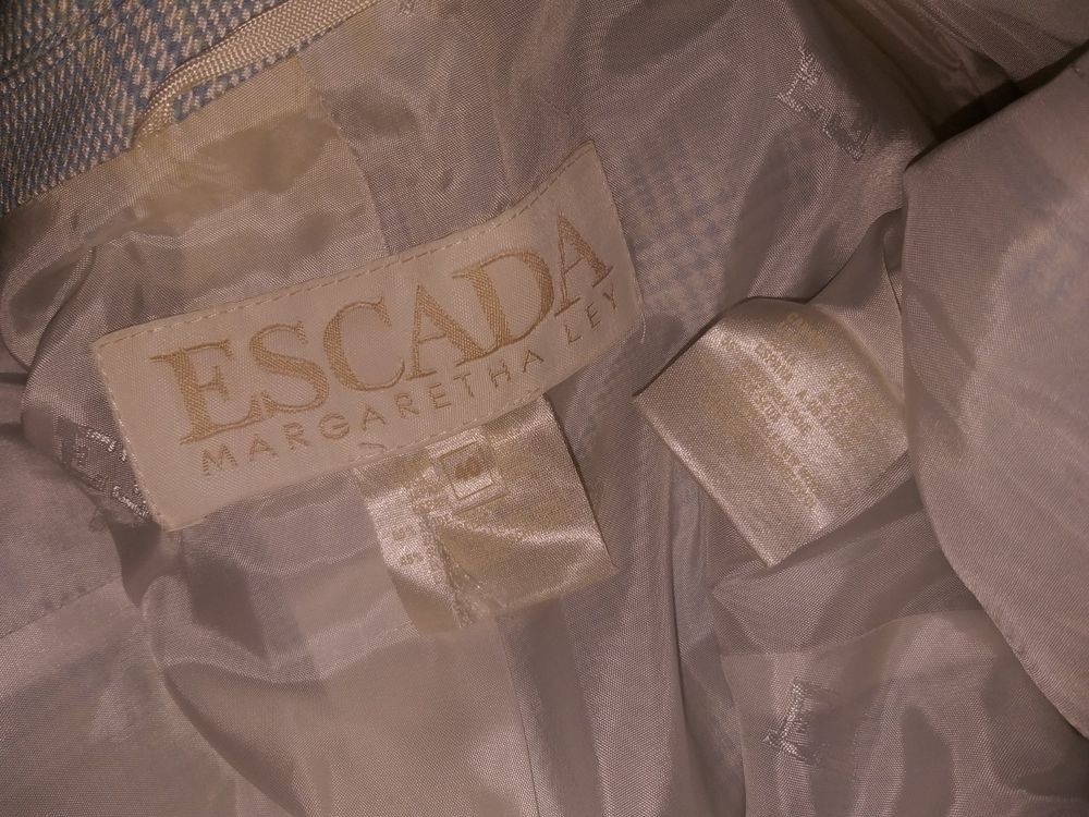 Escada Giacche: Blazer en soie/seide ESCADA  Taille / Grosse 40 CH .... – Usato da Cossonay-ville venduto da Super-Price-Quality 9
