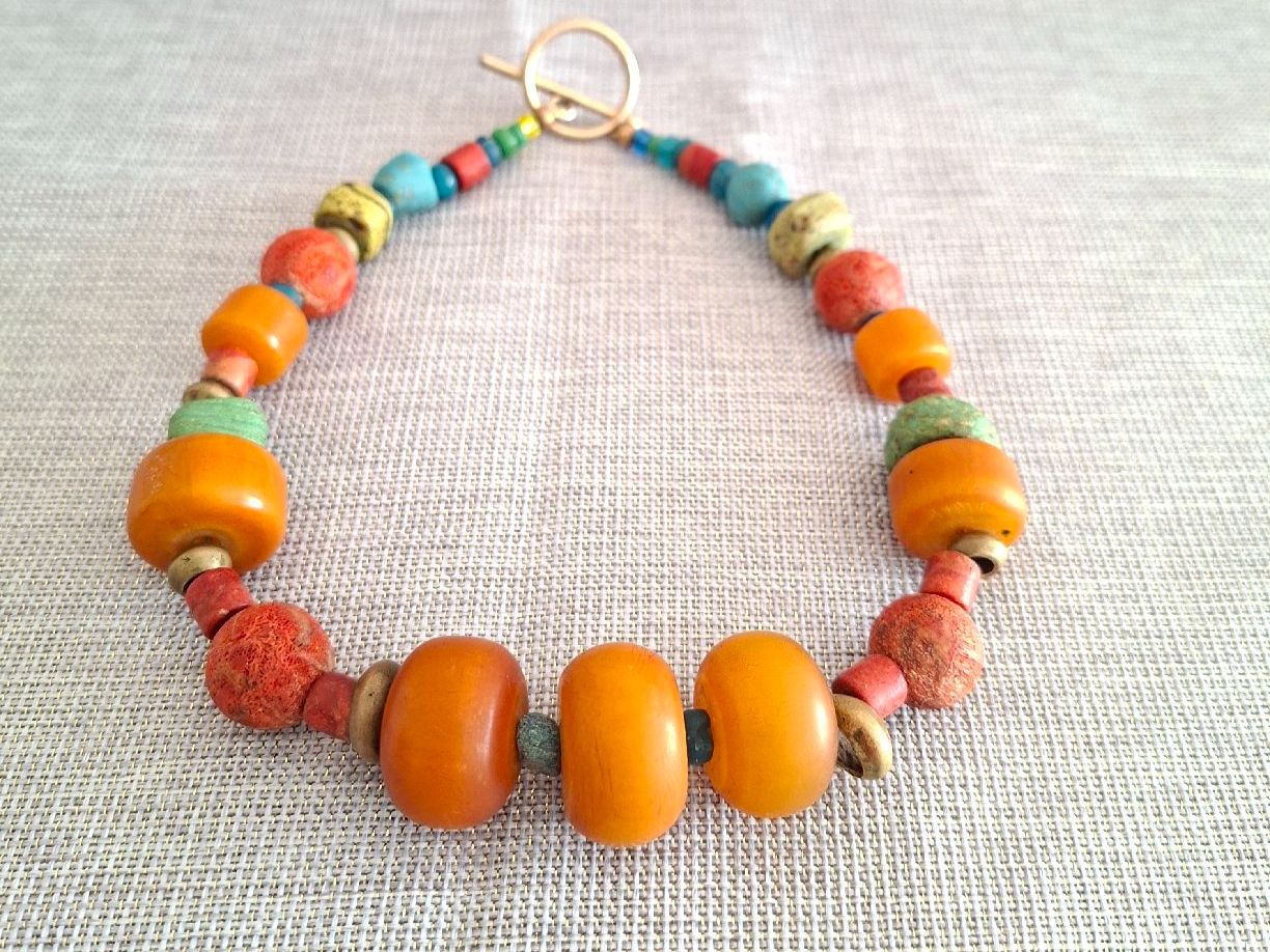 Colliers: Collier bohème multicolore à grosses perles – Neuf (Voir description) à Lutry par Sim_Sta