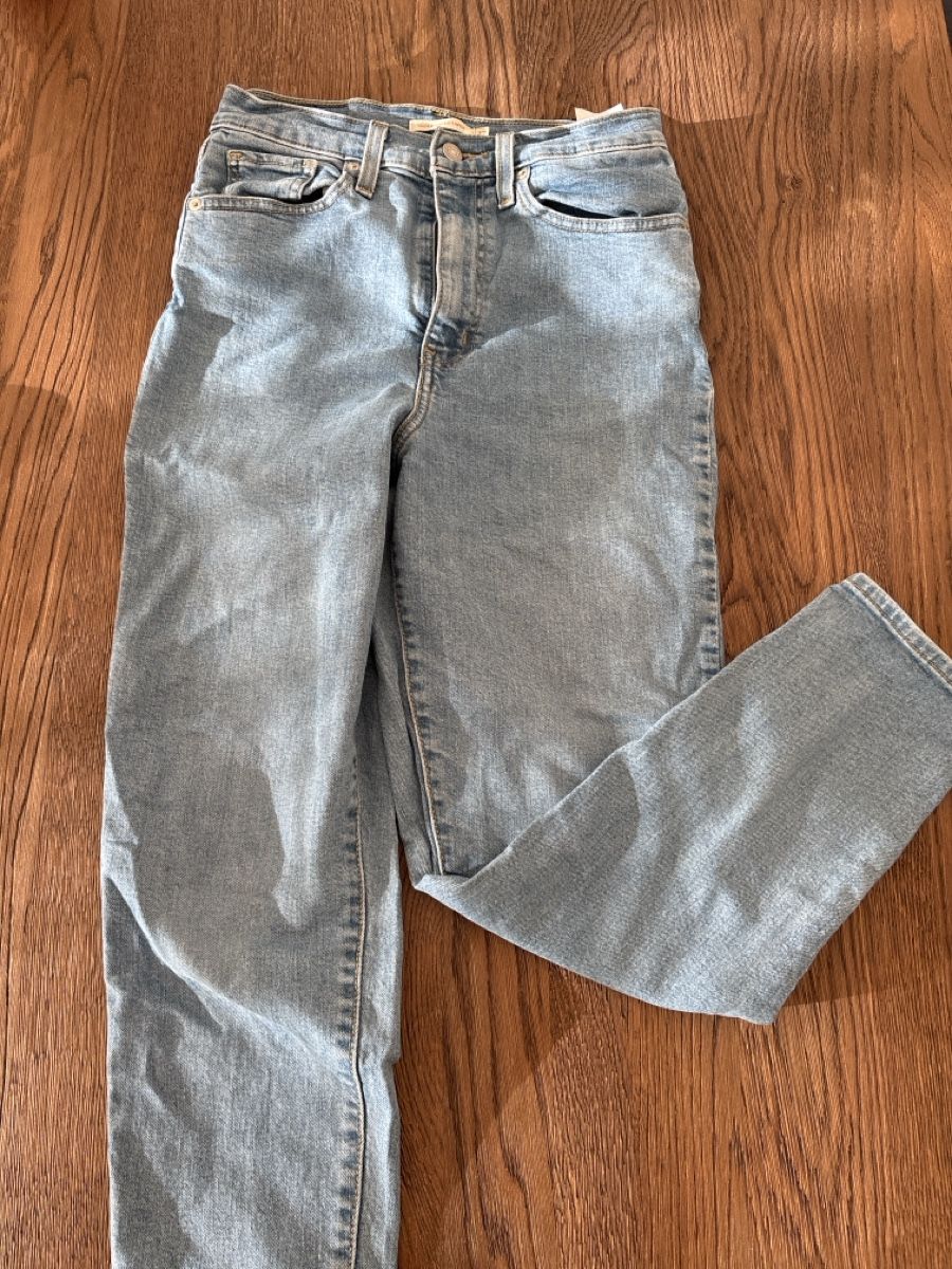 Levi's Jeans: Levi's High Waisted Taper Jeans  – Gebraucht aus Bern von tamwoe 1