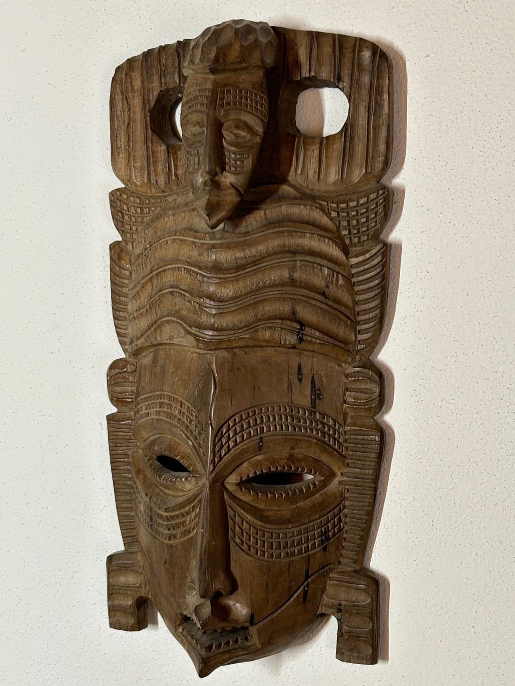 Internationale Kunst: Afrikanische Holzmaske aus Madagaskar – Neu (gemäss Beschreibung) aus Rocourt von Vijay02