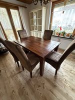 Tisch mit Stühle 