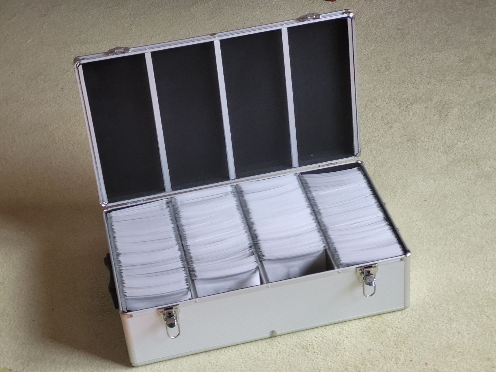 Valigie: CD Koffer Alu für 800 CDs oder DVDs – Usato da Wiesendangen venduto da samoalk 4