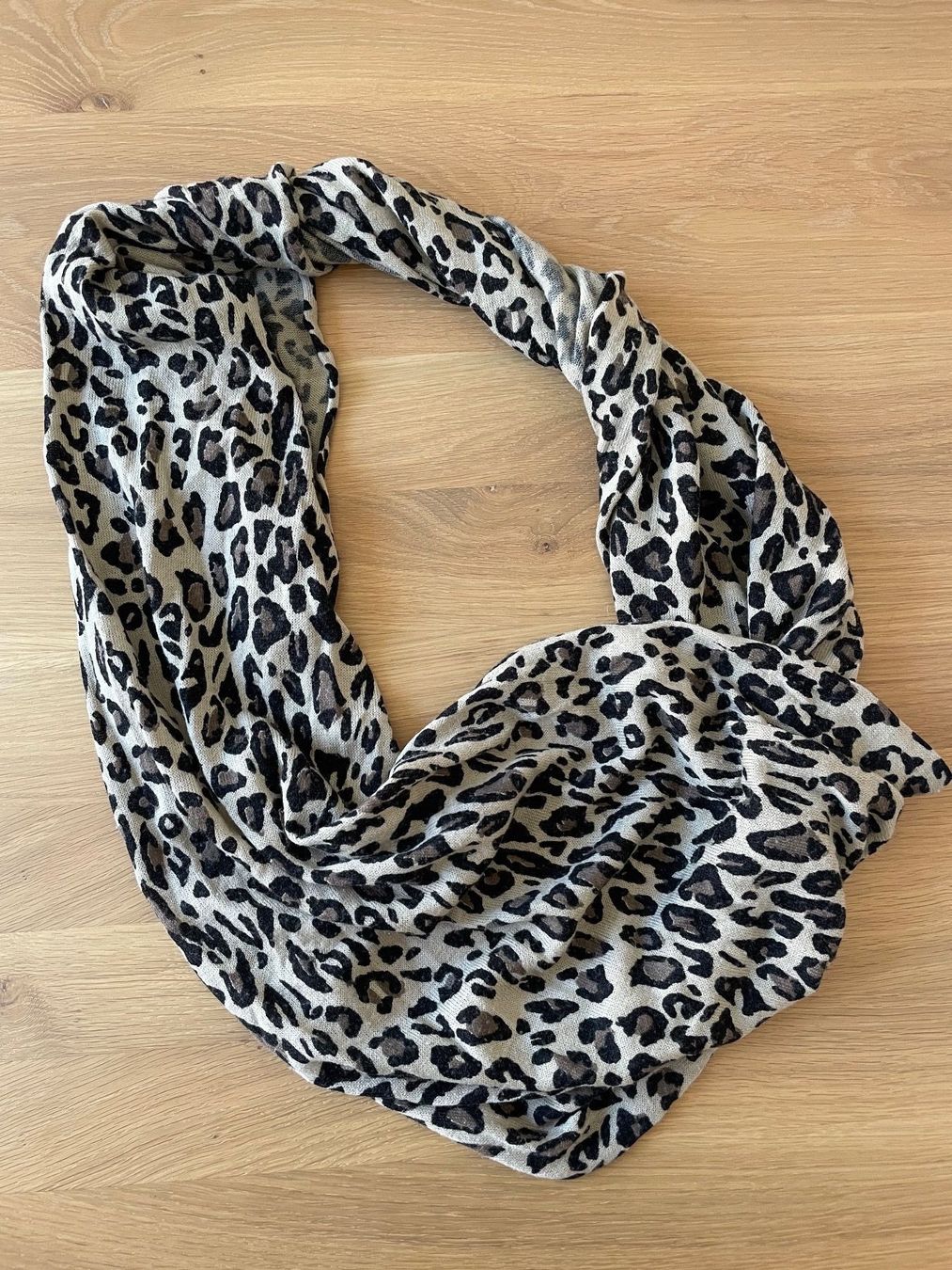 Foulards & écharpes: Schlauchschal Tigermuster von Globus – D'occasion à Chur par adien