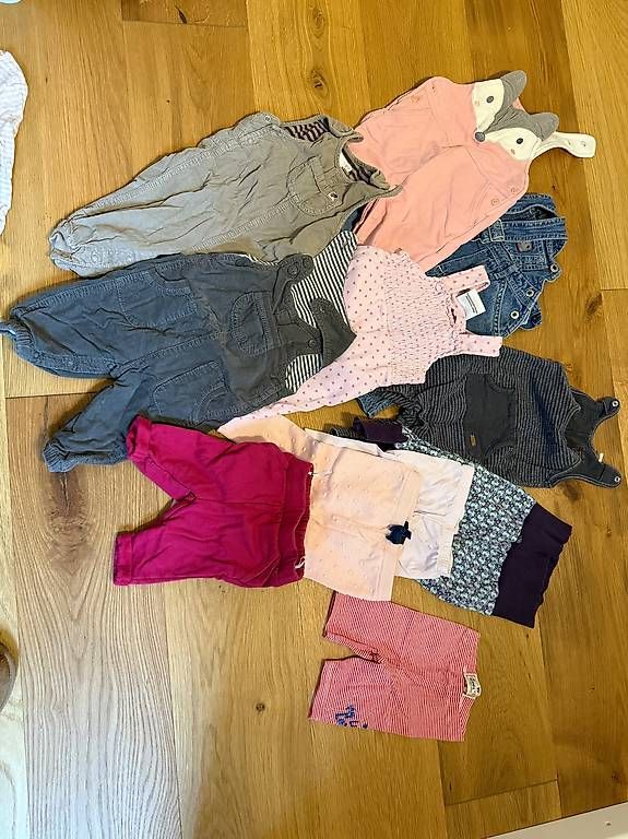 Lotti & Set di vestiti: Mädchen Kleiderpaket in Grösse 62 – Usato da Rüfenach AG venduto da Trompetra 1