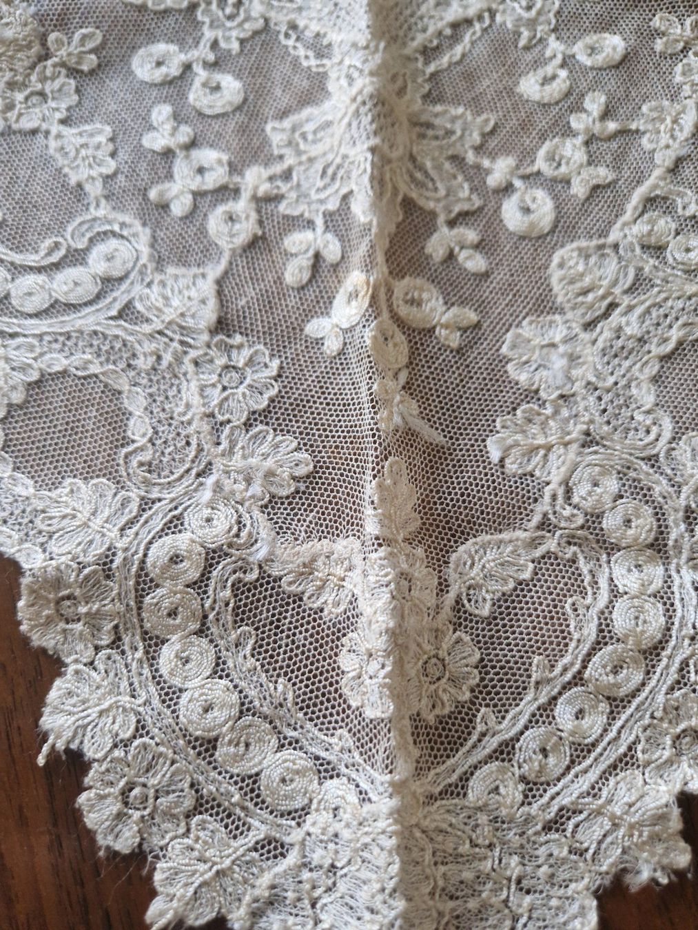 Tessuti: Spitzenkragen ,Tüllspitze, Antik – Usato da Bern venduto da Antikbatik 4
