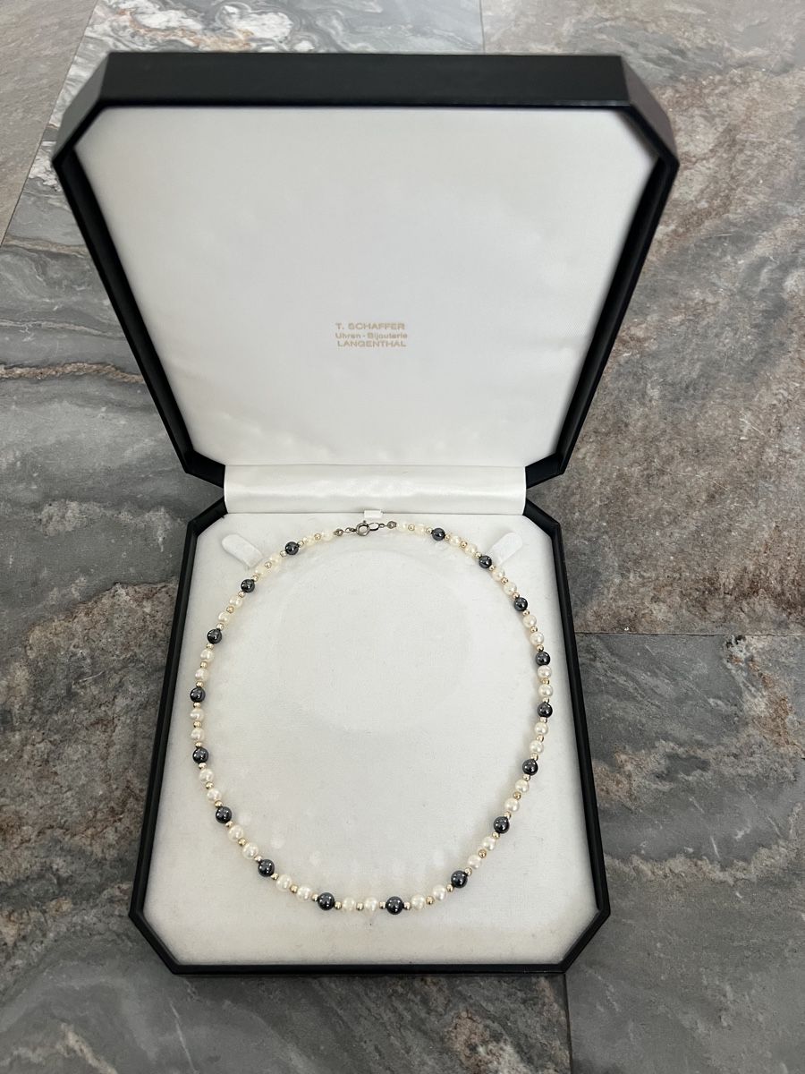 Perle (finte): Elegante Perlenkette mit Hämatit – Usato da Roggwil BE venduto da adler78