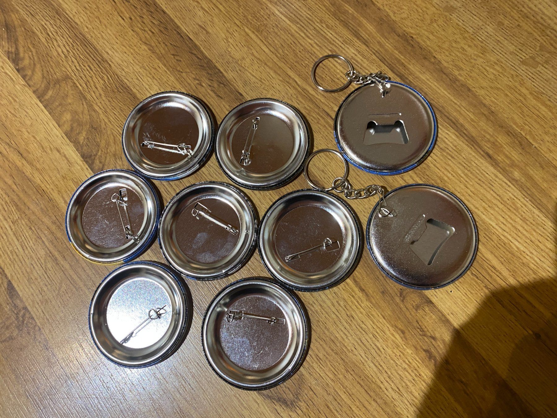 Plaketten & Abzeichen: Def Leppard- Flaschenoeffner & Ansteck Badges! – Neu (gemäss Beschreibung) aus Basel von FatCatPacksTheRatt 1