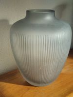 Grosse, schwere Glasvase, Guaxs (?),  senkrechte Rippen