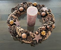 Opulenter grosser ADVENTSKRANZ aus Zapfen