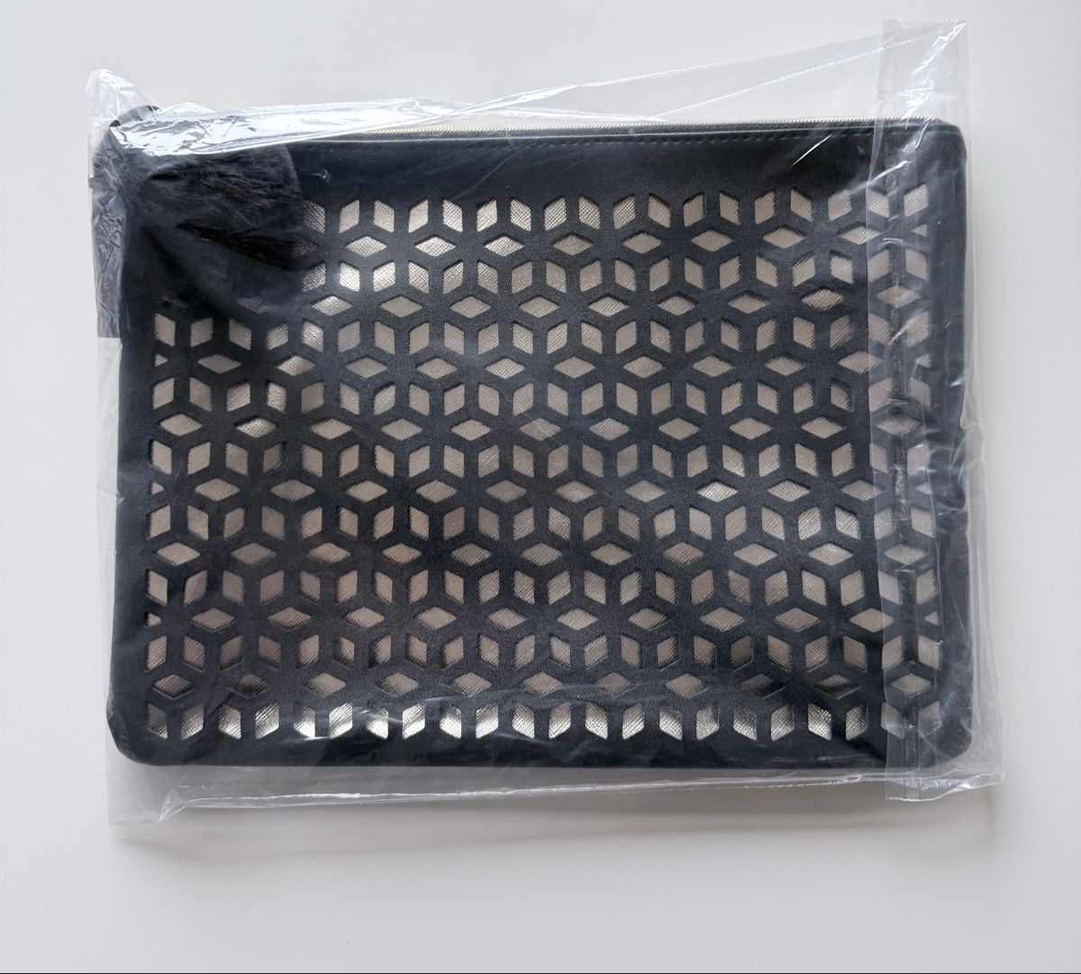 Custodie per cosmetici: Black and gold cosmetic bag – Nuovo e nell'imballaggio originale da Epalinges venduto da Lily2006 2