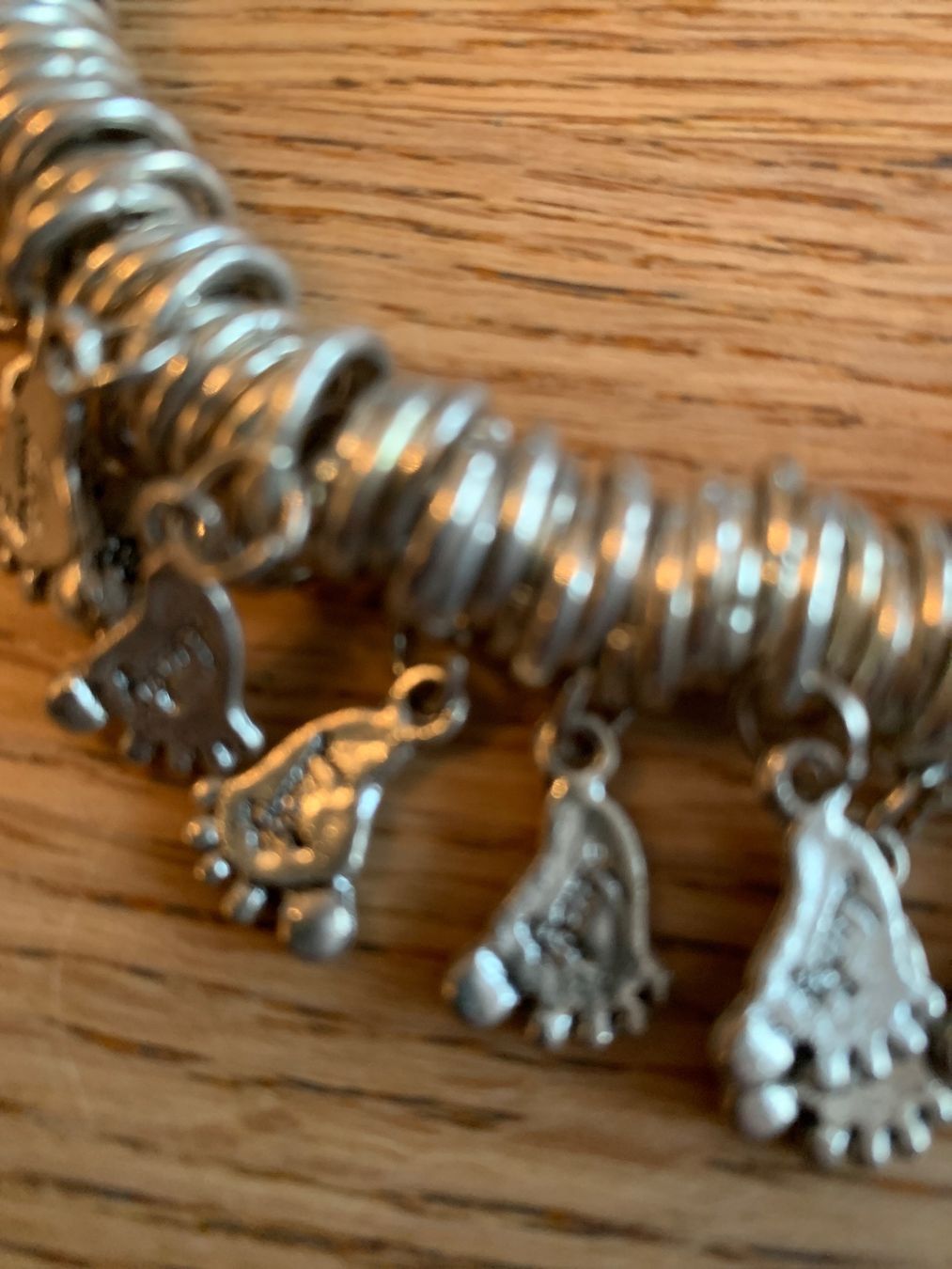 Catenine: Joli collier avec breloques en forme de pieds – Usato da MEYRIN venduto da Gwendo10 1