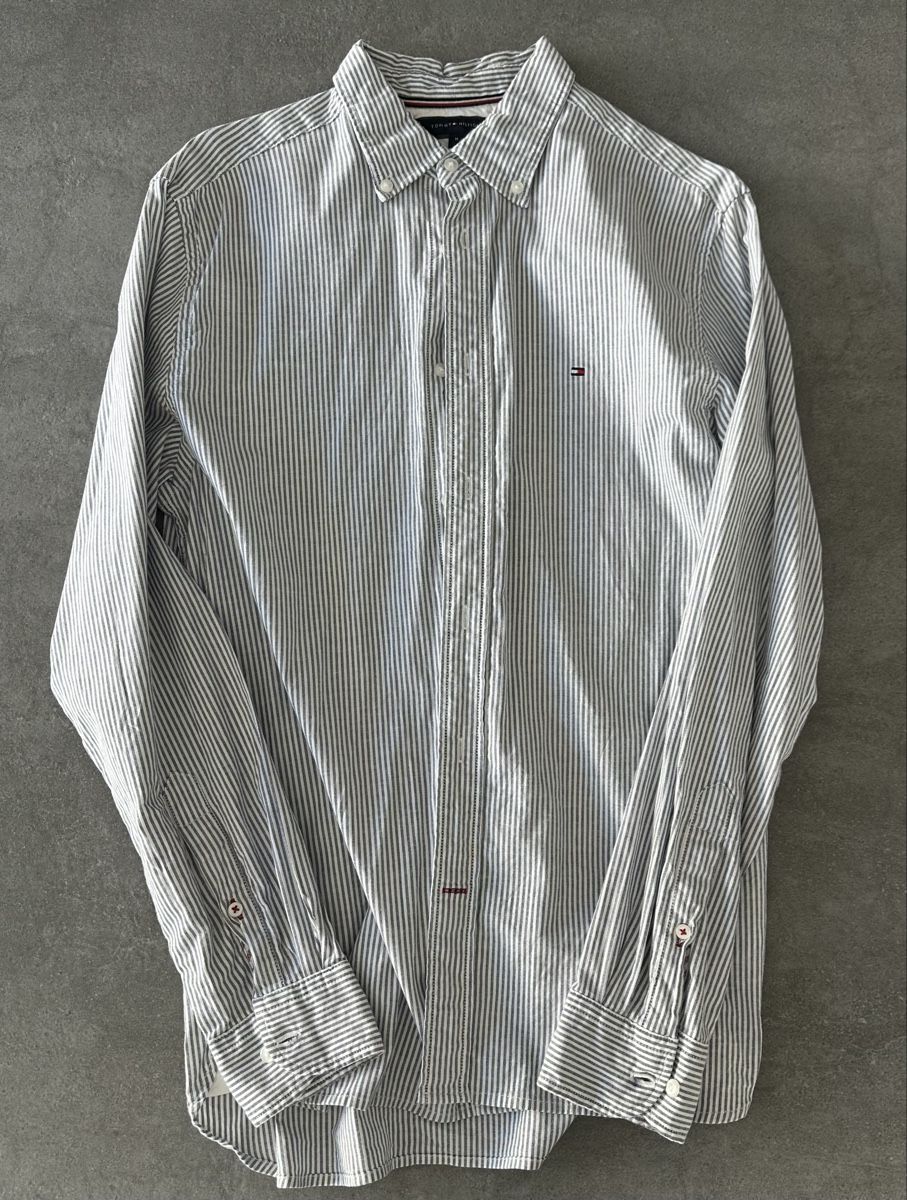 Tommy Hilfiger Hemden: Chemise Tommy Hilfiger rayée, taille M – Gebraucht aus Sonceboz-Sombeval von lan_lp7g