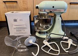 KitchenAid Artisan in Mintgrün – neuwertig inkl. viel Zubehö