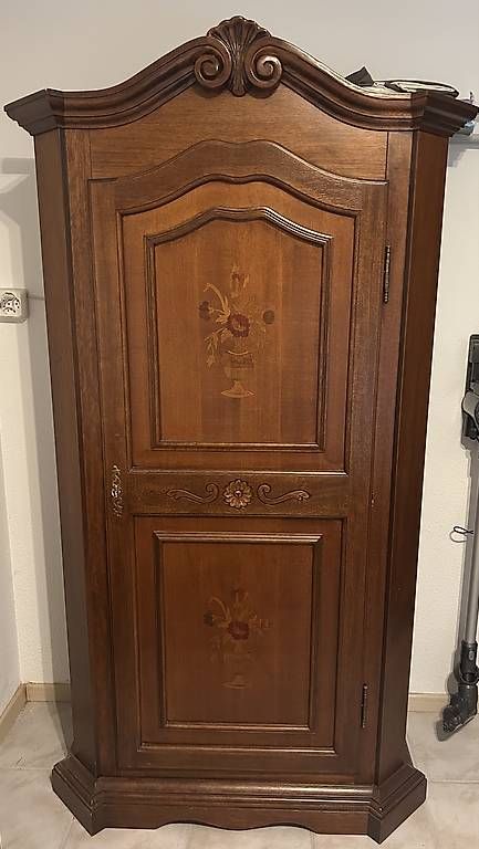 Armadi: Bauernschrank – Usato da Riehen venduto da Rodiba