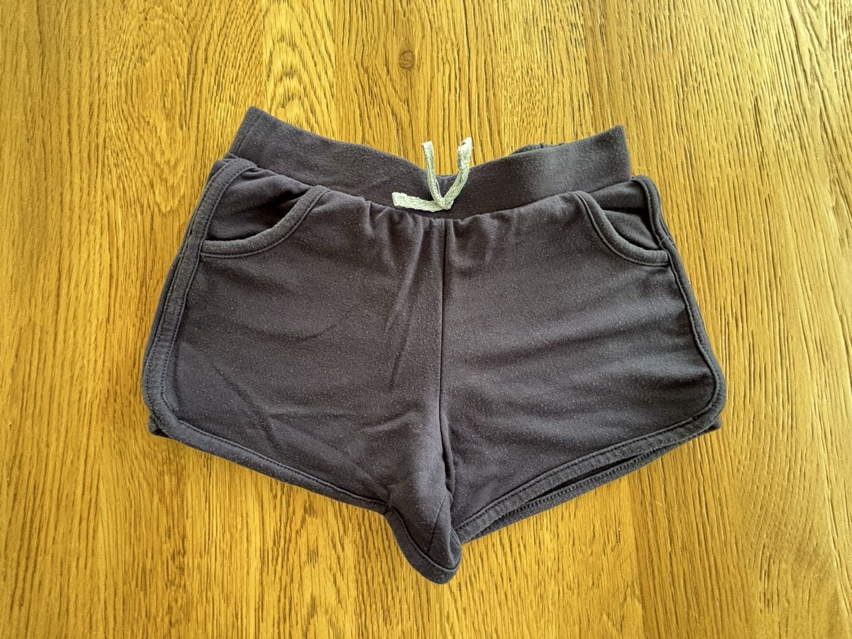 Vertbaudet Pantalons: Short fille Vertbaudet 7 ans – D'occasion à Bellmund par Celnog