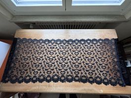 Schwarze Spitze mit Fransen, 160cm lang