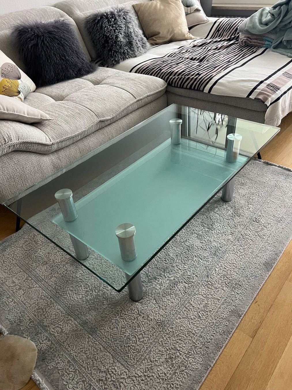 Tische: Massiver Glas Couchtisch – Gebraucht aus Richterswil von ang_2vks