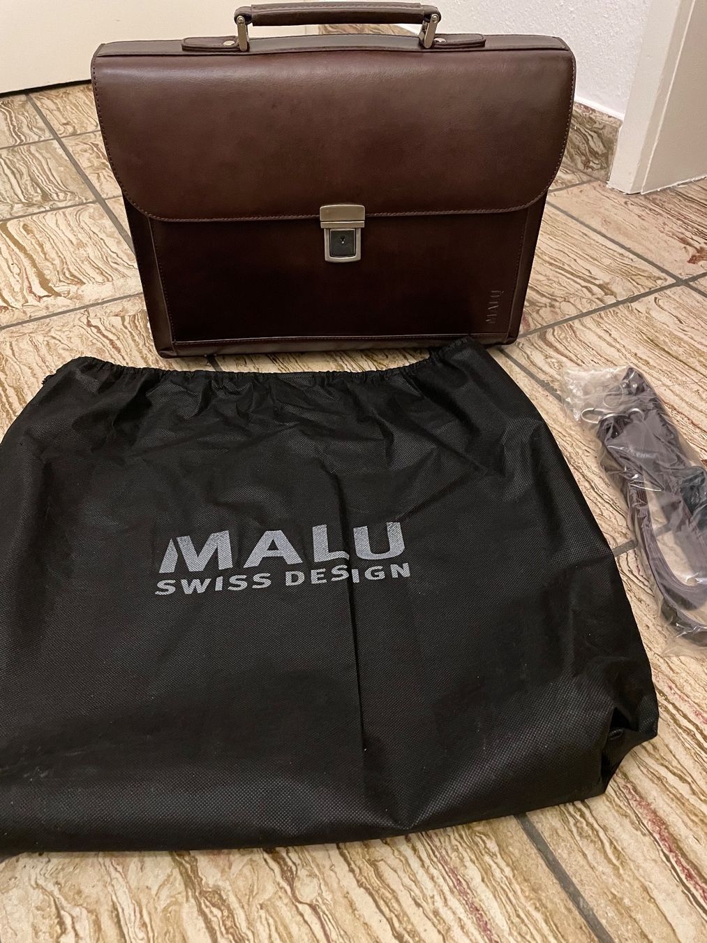 Valigie & Borse: MALU Leder Notebook- / Aktentasche **NEU** – Nuovo e nell'imballaggio originale da Allschwil venduto da KShing 7